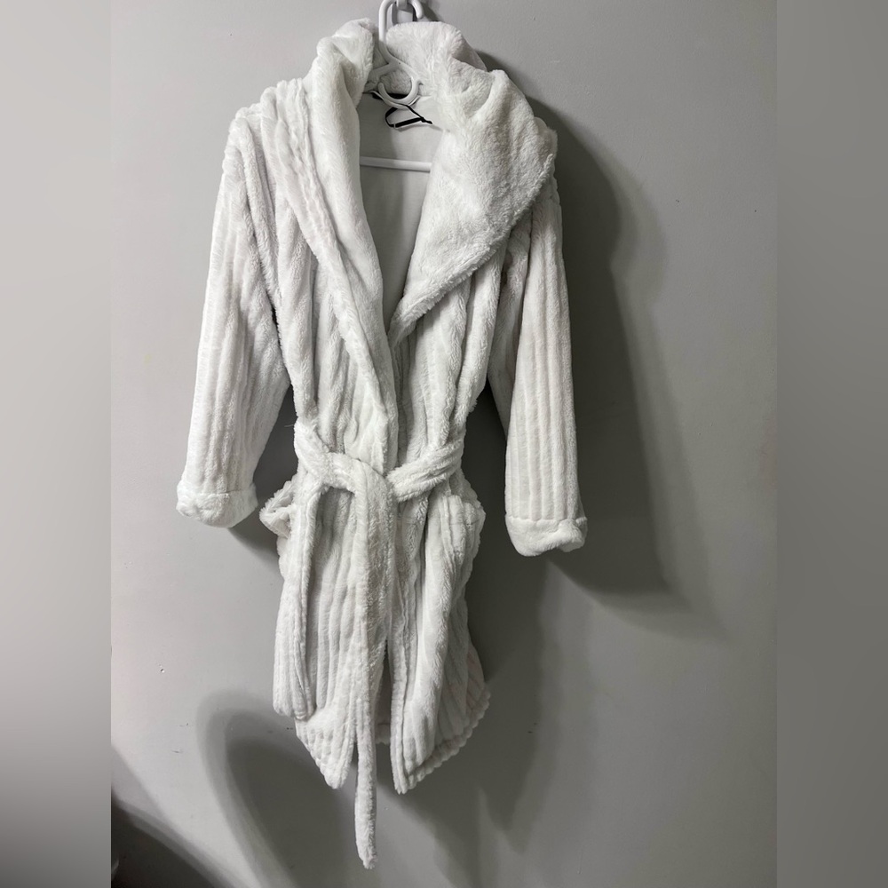 PRETTY YOU LONDON CLOUD ROBE, SIZE S/M